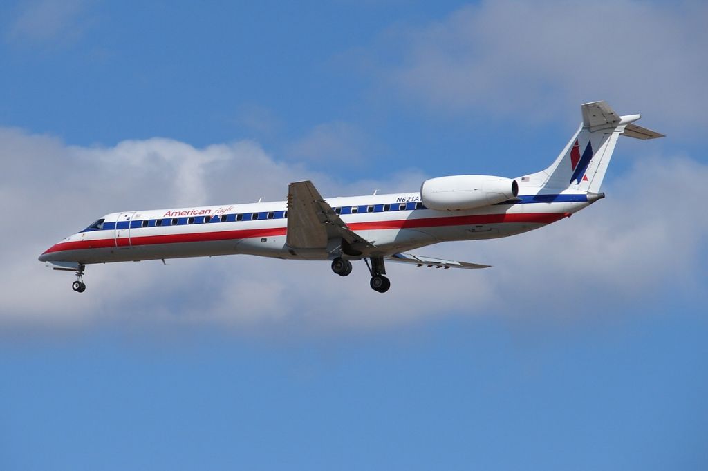 Embraer ERJ-145 (N621AE)