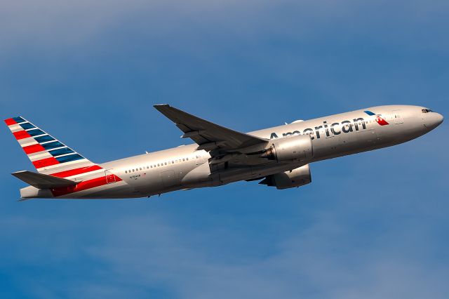 Boeing 777-200 (N784AN)