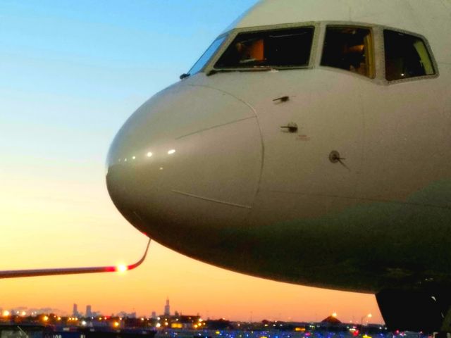 Airbus A320 — - Sunrise in Chicago.