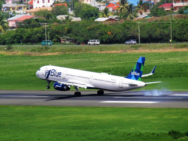 Airbus A321 (N974JT)