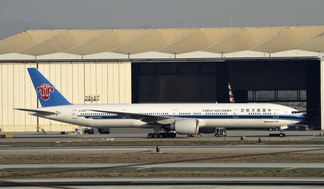 BOEING 777-300ER (B-2009) - Taxiing to gate at LAX