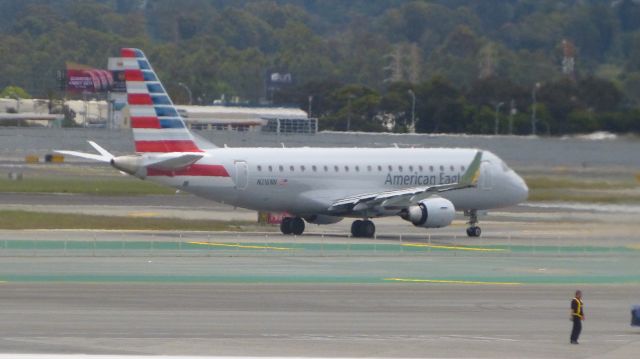 Embraer 170/175 (N216NN)