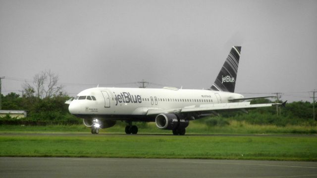 Airbus A320 (N794JB)