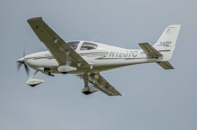 Cirrus SR-22 (N1207C)