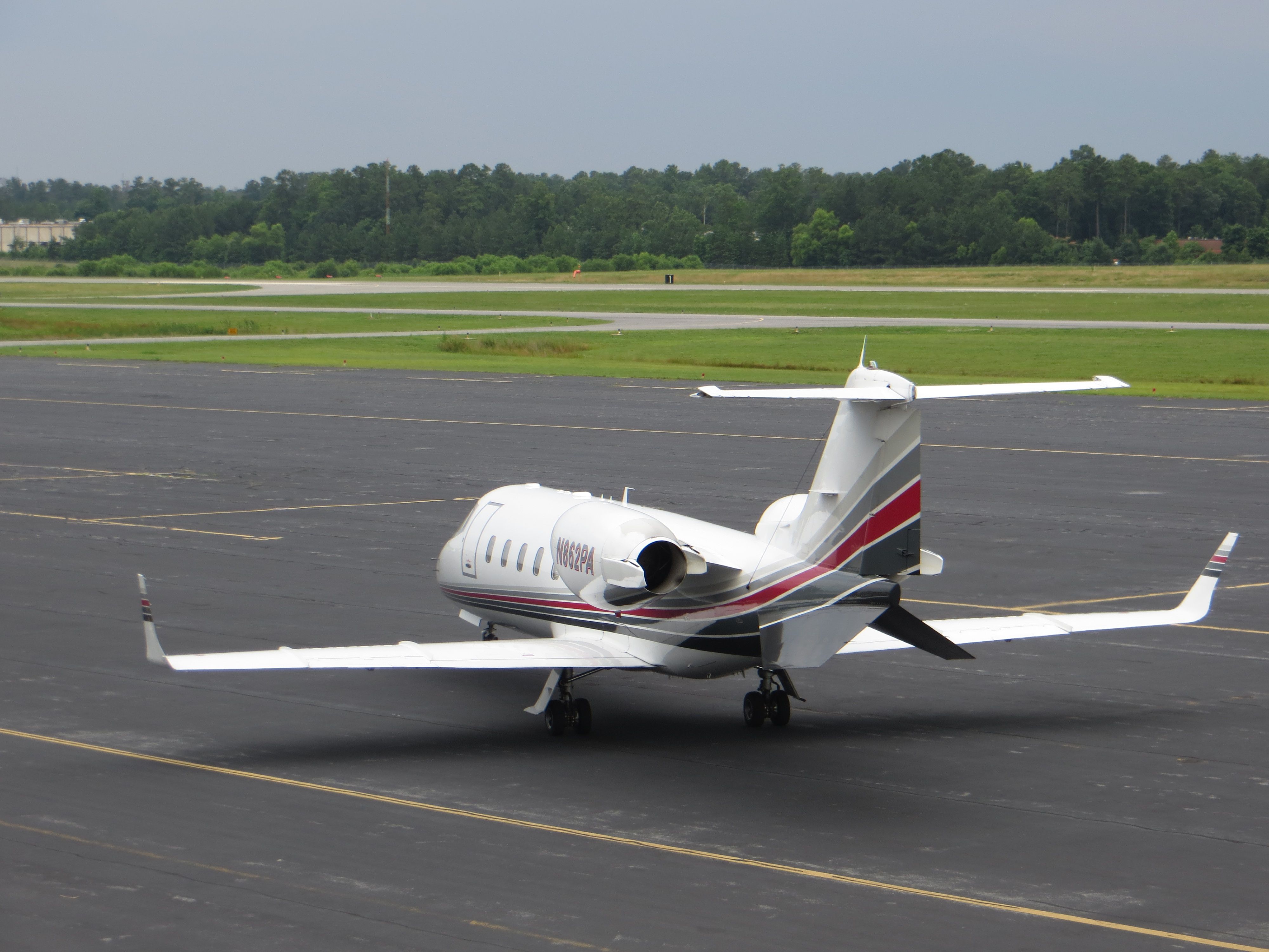 Learjet 60 (N862PA) - A very nice Learjet 60 at Richmond Executive-Chesterfield County (FCI)