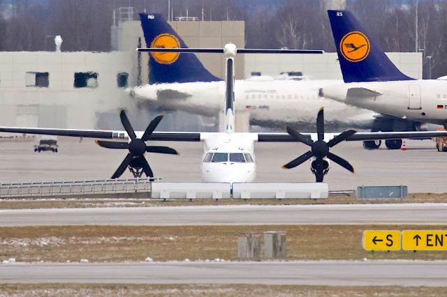 de Havilland Dash 8-400 (OE-LGO)