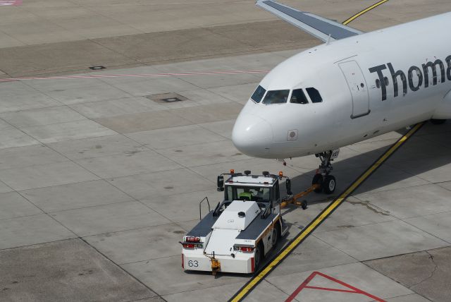 Airbus A320 (LY-VEI) - Thomas Cook A320-233 cn902