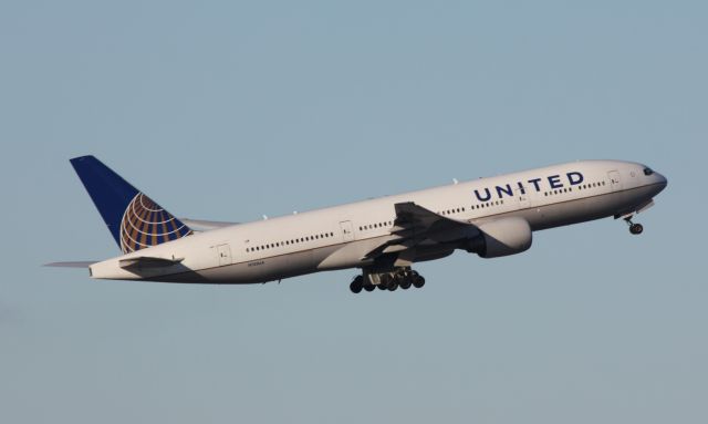 Boeing 777-200 (N783UA)