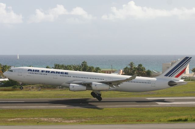 Airbus A340-300 (F-GNII)