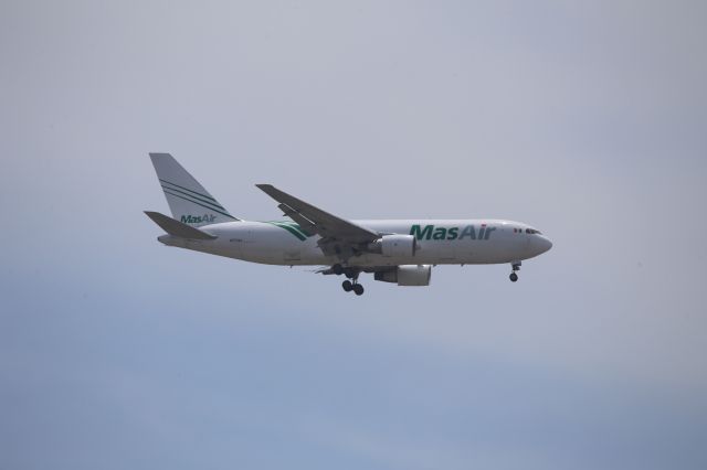 BOEING 767-200 (N773AX)