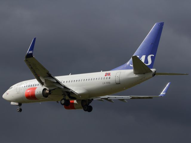 Boeing 737-700 (LN-RRB) - Nice glint of light off the starboard winglet.