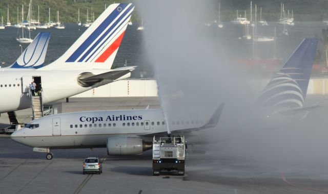 HP-1528CMP — - Welcome showers for Copa airlines at St Maarten