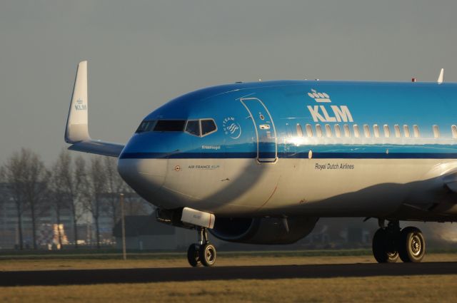 Boeing 737-800 (PH-BXG)