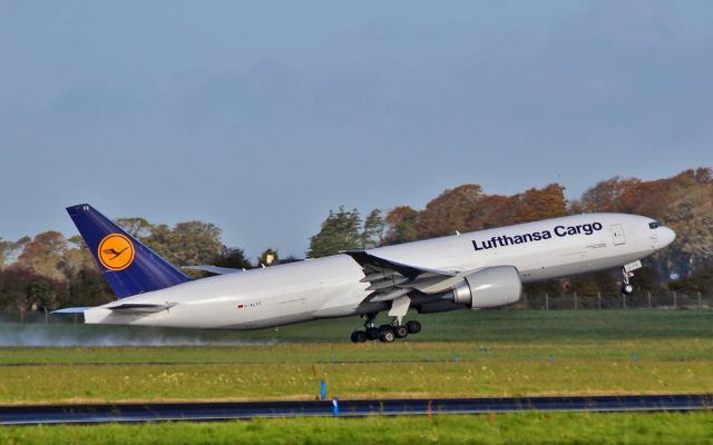 Boeing 777-200 (D-ALFE) - lufthansa cargo b777-f d-alfe dep shannon for frankfurt after off loading horses 28/10/15.