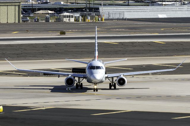 Embraer 175 (N265NN)