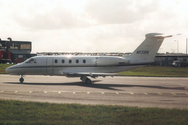 Cessna Citation III (N139N) - Taxiing for departure in Sep-98.br /br /Reregistered DCBPL 28-May-99,br /exported to Hungary 8-Oct-10 as HA-AXA,br /then reregistered OE-GAE 30-Apr-12,br /then exported back to Hungary May-13 as HA-JEP.