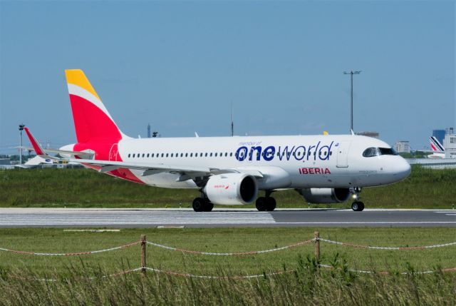 EC-NFZ — - OneWorld Livery