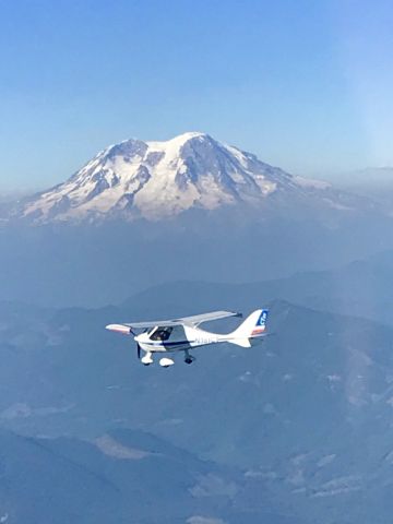 N381CT — - FLYING FROM PENDLETON, OR TO PAINE FIELD, WA MT. RANIER.