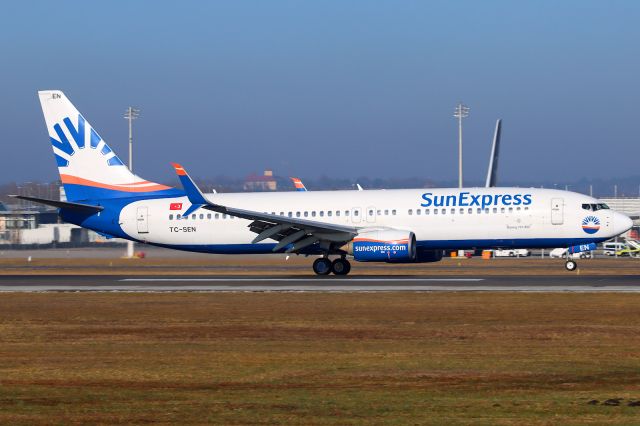 Boeing 737-800 (TC-SEN)