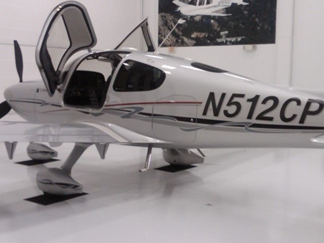 Cirrus SR-22 (N512CP)