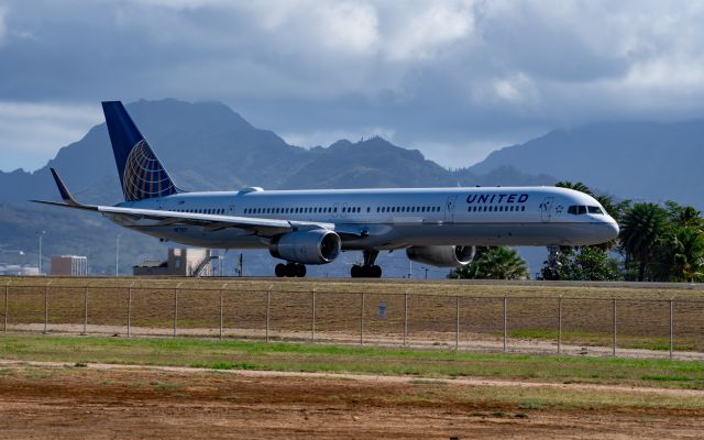 Boeing 757-200 (N77871) - Taxi for takeoff RW 8R