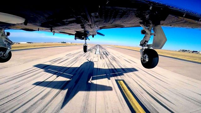 Rockwell Commander 114 (N527GT) - Landing on 35L, Lubbock