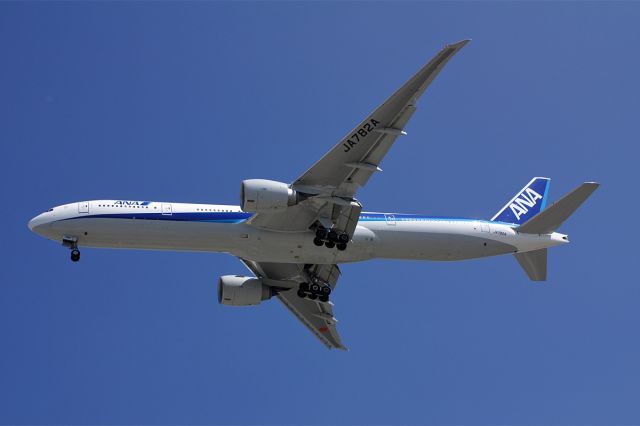 BOEING 777-300 (JA782A)