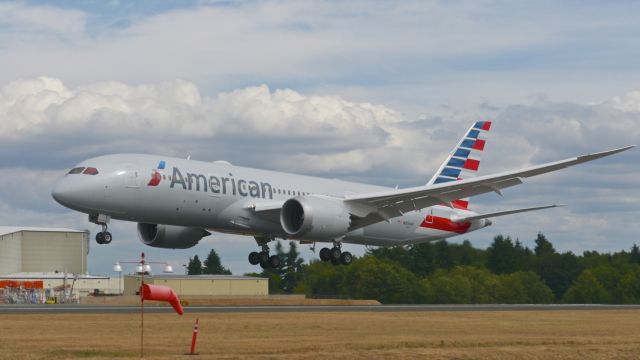 Boeing 787-8 (N806AA) - BOE823 on short final to Rwy 34L on 7/23/15. (ln 306 / cn 40624).