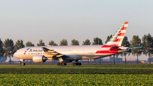 Boeing 777-200 (N799AN)