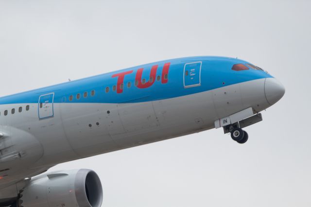 Boeing 787-9 Dreamliner (G-TUIN) - Tui 787-9 taking off 21R for its flight to Manchester England