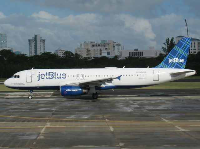 Airbus A320 (N712JB)