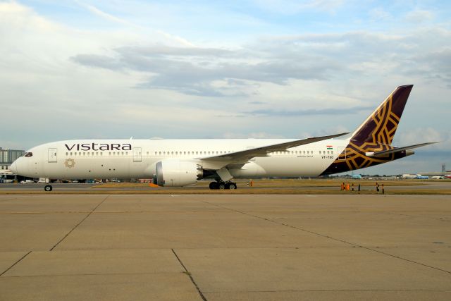 Boeing 787-9 Dreamliner (VT-TSO) - Taxiing to Stand 323 on 11-Sep-23 operating flight VTI15 from VABB on its first visit to EGLL.