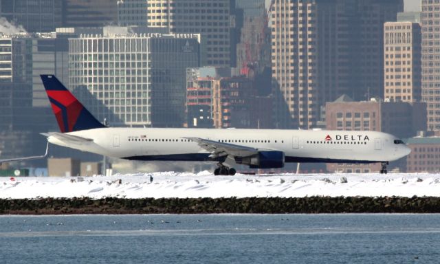 BOEING 767-400 (N827MH) - NE Patriots Superbowl charter to Arizona