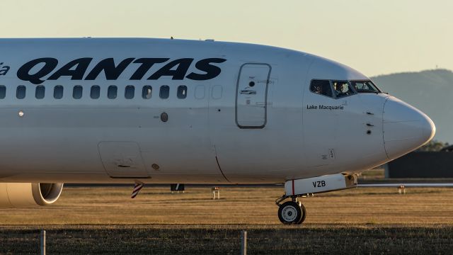 Boeing 737-800 (VH-VZB) - QANTAS, B738, taxies for take off. Note the HUD (Heads Up Display) in front of Captain.