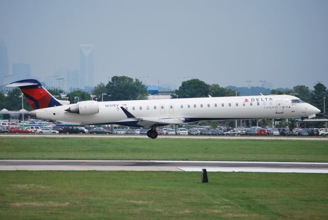 Canadair Regional Jet CRJ-900 (N137EV) - 18C - 6/4/10