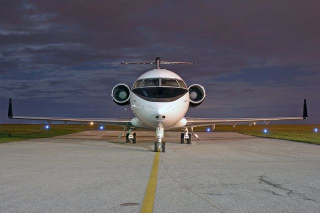 Canadair Challenger (N957DP)