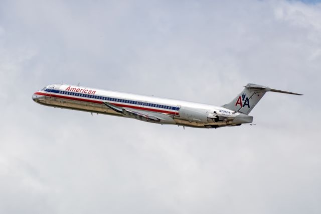 McDonnell Douglas MD-82 (N70504)