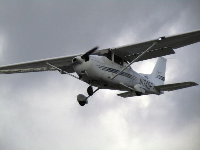Cessna Cutlass RG (N174GF) - Landing RWY 24