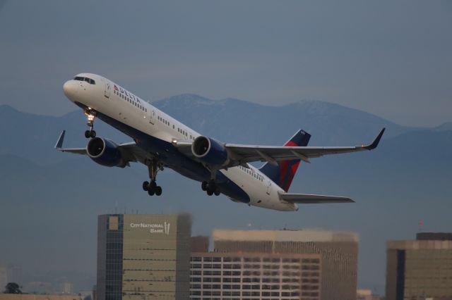 Boeing 757-200 (N640DL)