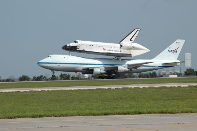 N905NA — - Space shuttle Atlantis transport landing at KAMA for refueling.