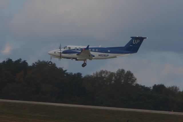 Beechcraft Super King Air 300 (N828UP)