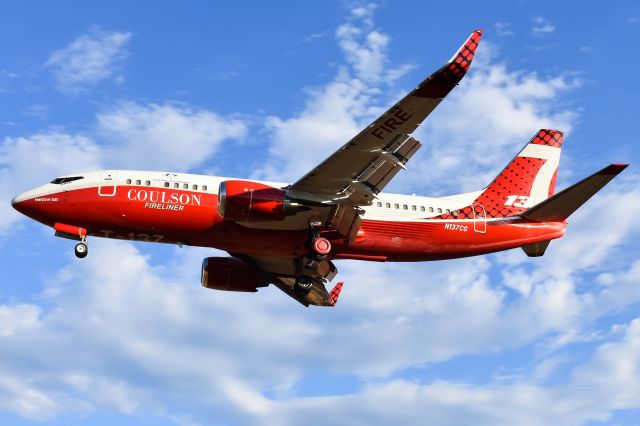 BOEING 737-300 (N137CG) - BMBR137 arriving on runway 03 