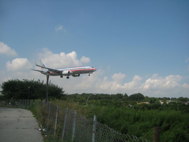 Boeing 737-800 — - AA Boeing 738 final to RWY 04 LGA.