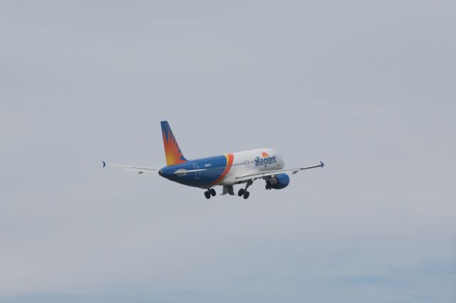 Airbus A320 (N297NV) - Departing Bowling Green, KY