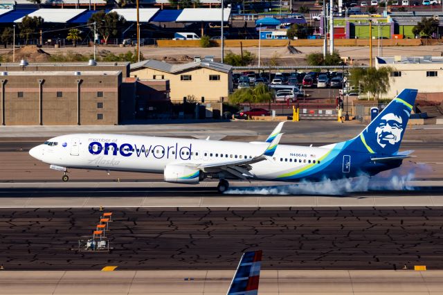 Boeing 737-900 (N486AS) - Alaska Airlines 737-900 in Oneworld special livery landing at PHX on 10/29/22. Taken with a Canon 850D and Tamron 70-200 G2 lens.