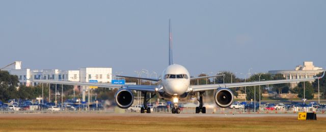 Boeing 757-200 (N667DN)