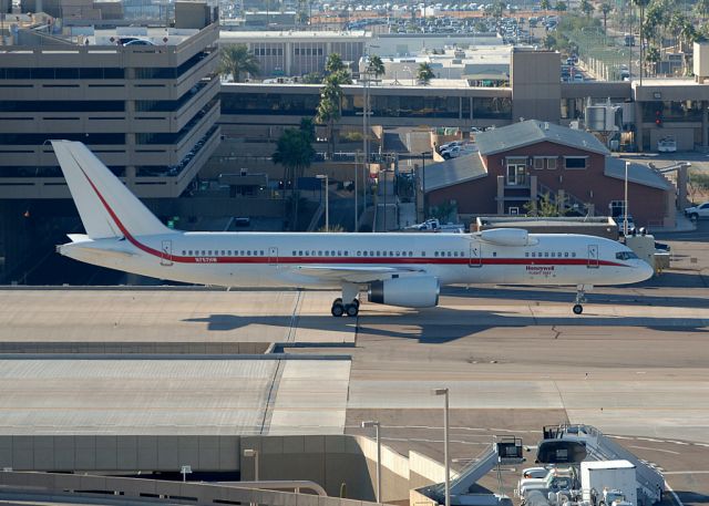 Boeing 757-200 (N757HW)