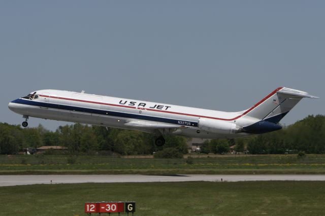 McDonnell Douglas DC-9-30 (N327US)