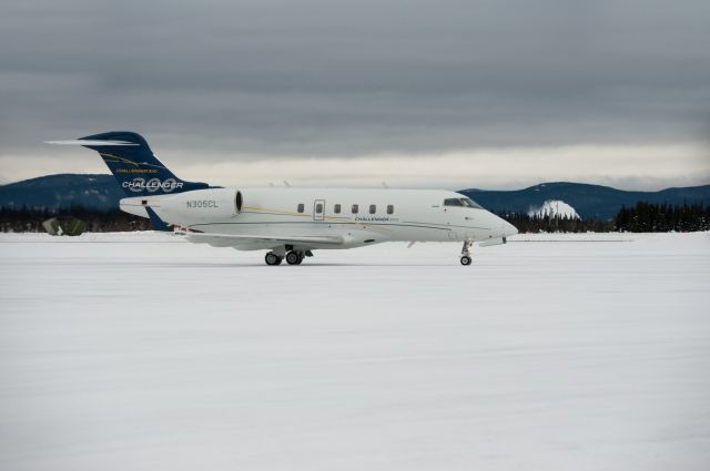 Bombardier Challenger 300 (N305CL)