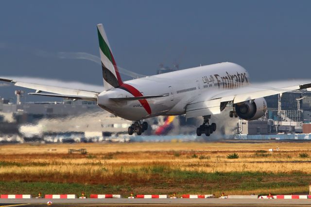 Airbus A380-800 (A6-EGM) - date: 06-Aug-2013